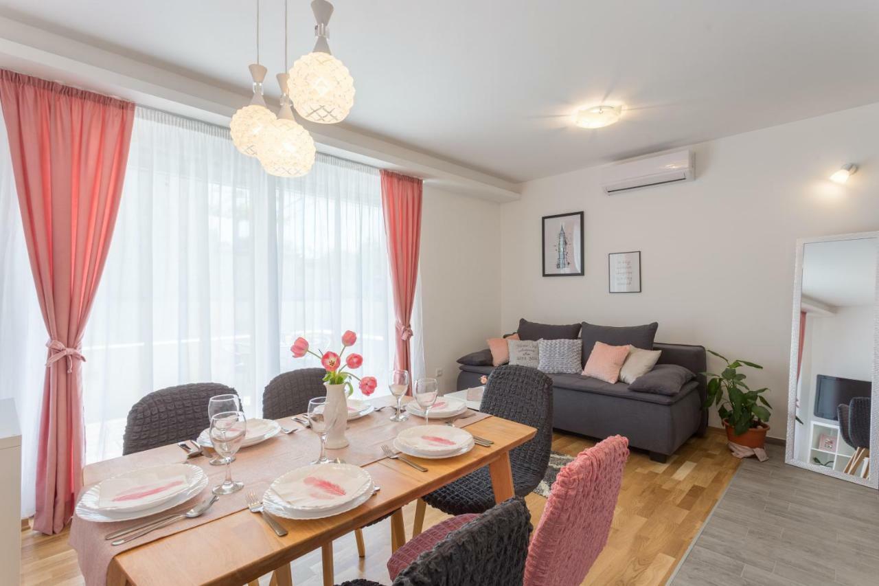 Apartman Matea Apartment โปดสตรานา ภายนอก รูปภาพ